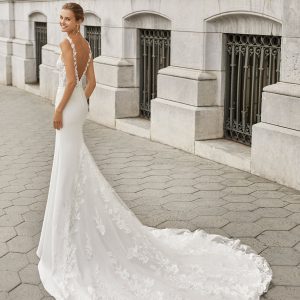 Robe de mariée FATIMA Luna Novias collection 2022: Boutique Paris