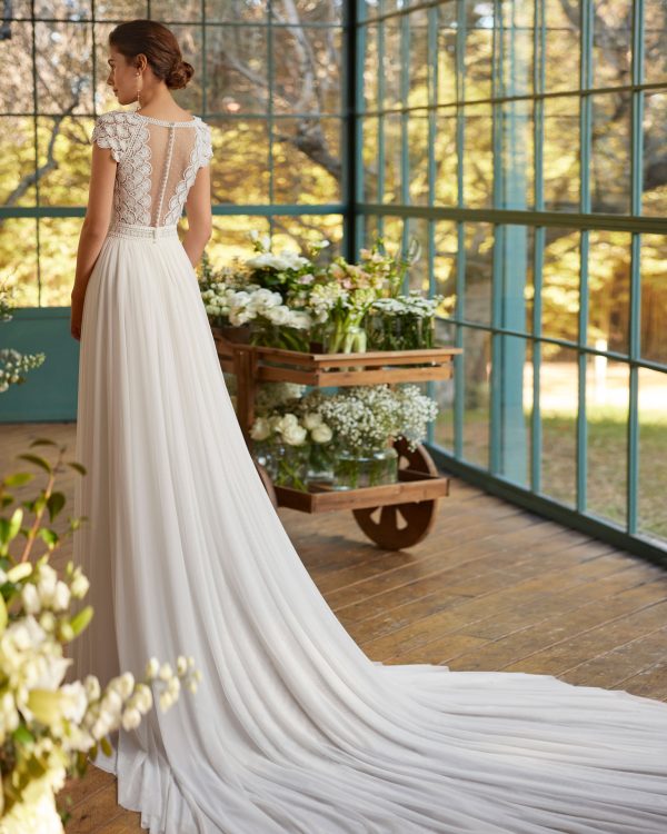 NICOLE Wedding Dress Aire Barcelona Collection 2024| Paris Boutique