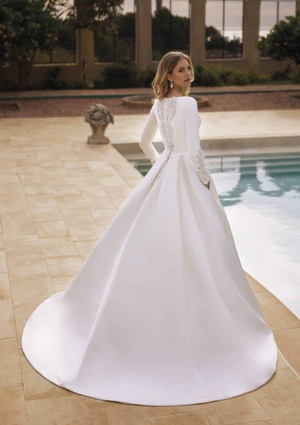 NOLANS Wedding Dress White one Collection 2024 Paris Boutique