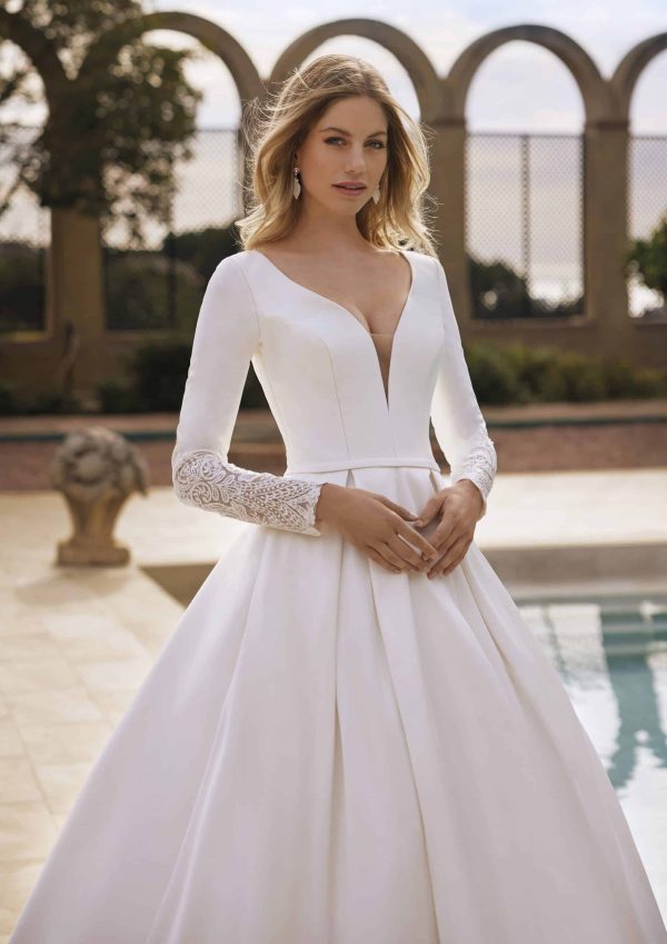 NOLANS Wedding Dress White one Collection 2024 Paris Boutique