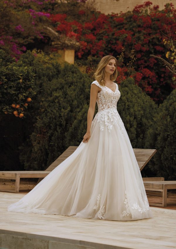 WOMACK Wedding Dress White one Collection 2024 Paris Boutique