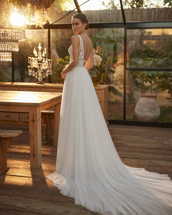 UMBERT Wedding Dress Aire Barcelona Collection 2025| Paris Boutique