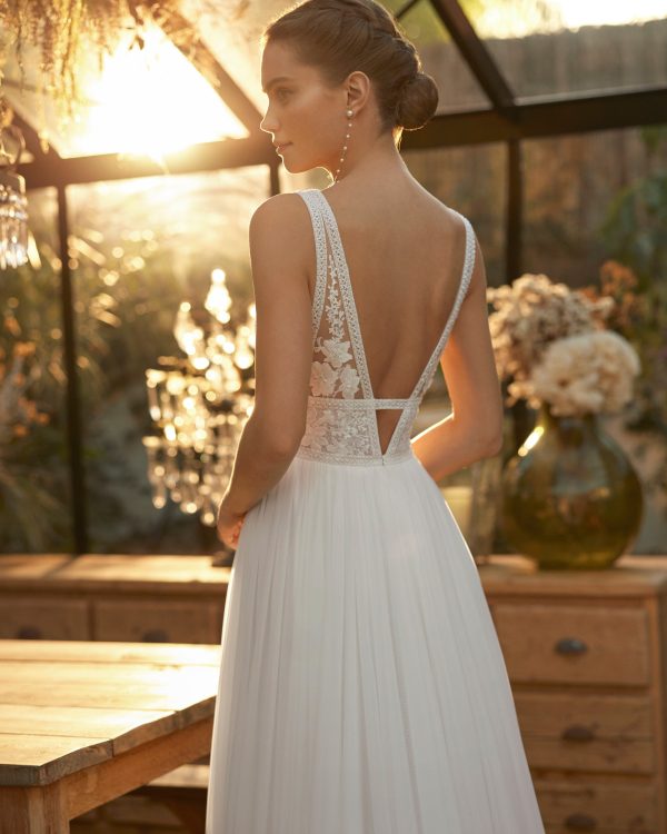 UMBERT Wedding Dress Aire Barcelona Collection 2025| Paris Boutique